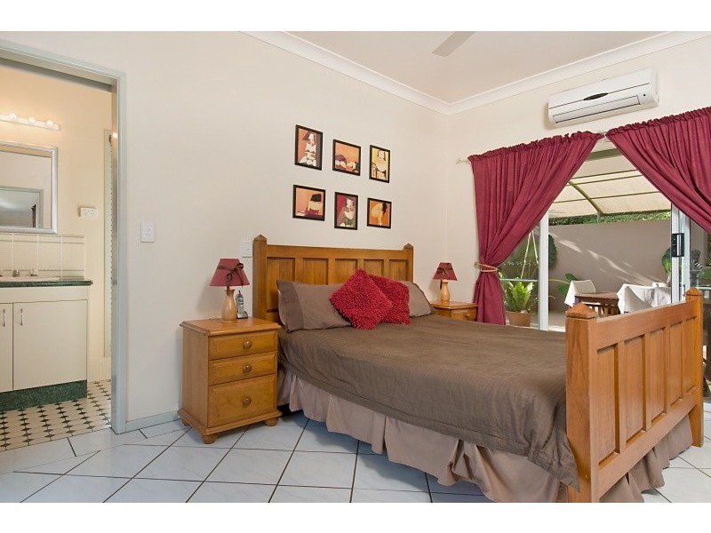 4 Universal Close, White Rock QLD 4868