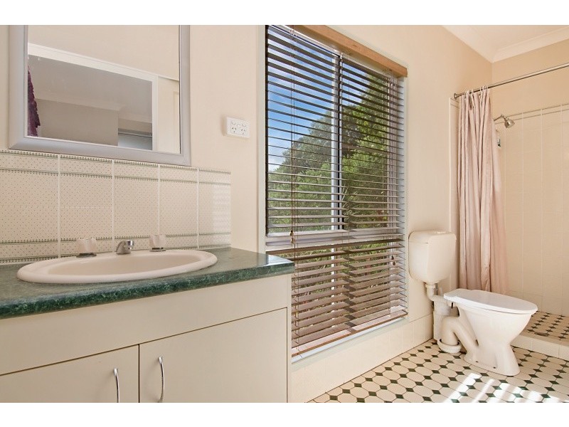 4 Universal Close, White Rock QLD 4868