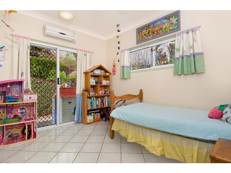 4 Universal Close, White Rock QLD 4868