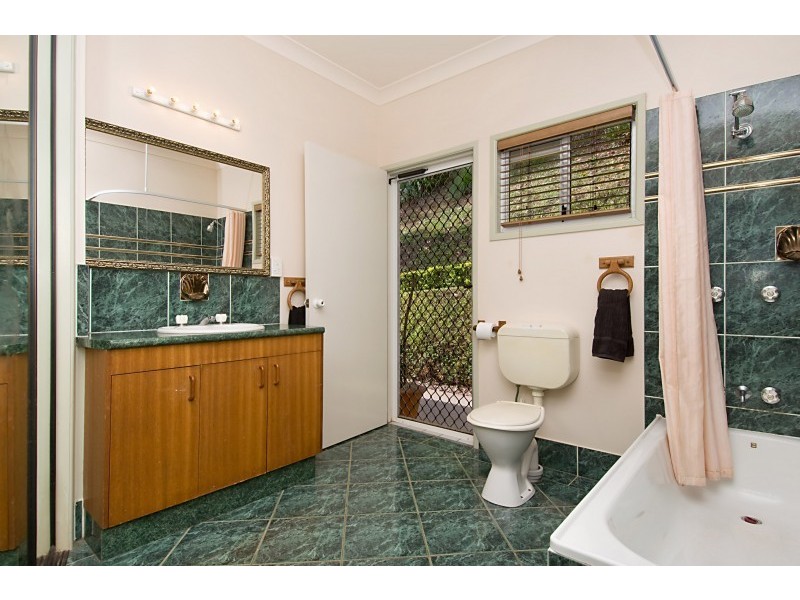 4 Universal Close, White Rock QLD 4868