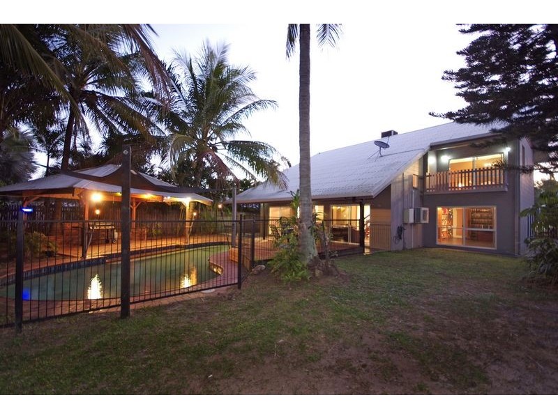 72 Wistaria Street, Holloways Beach QLD 4878