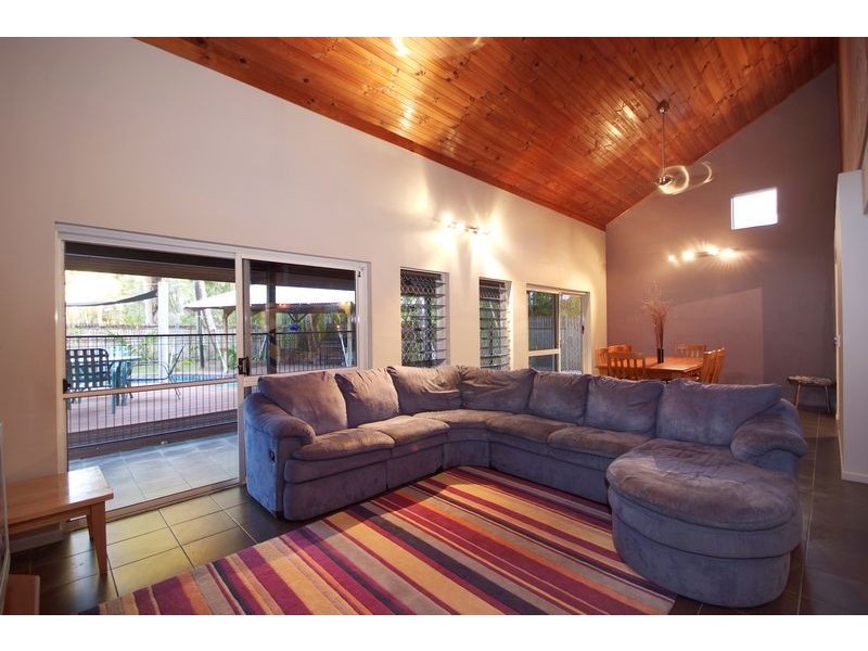 72 Wistaria Street, Holloways Beach QLD 4878