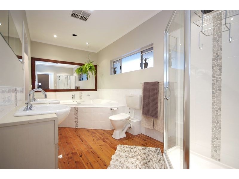 72 Wistaria Street, Holloways Beach QLD 4878