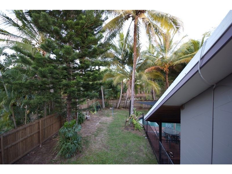 72 Wistaria Street, Holloways Beach QLD 4878