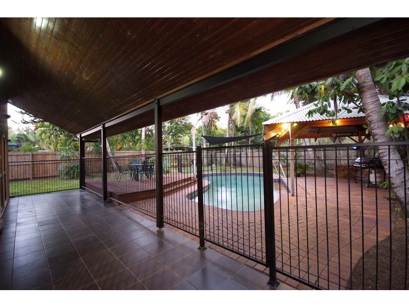 72 Wistaria Street, Holloways Beach QLD 4878
