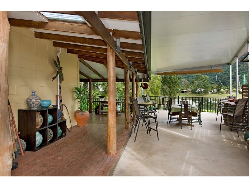 19/2 Lake Placid Road, Caravonica QLD 4878