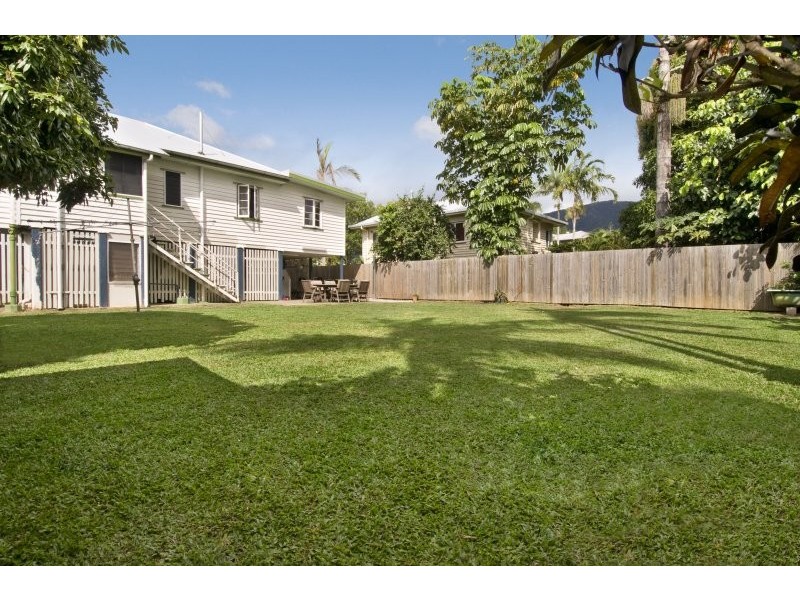 18 George Street, Earlville QLD 4870