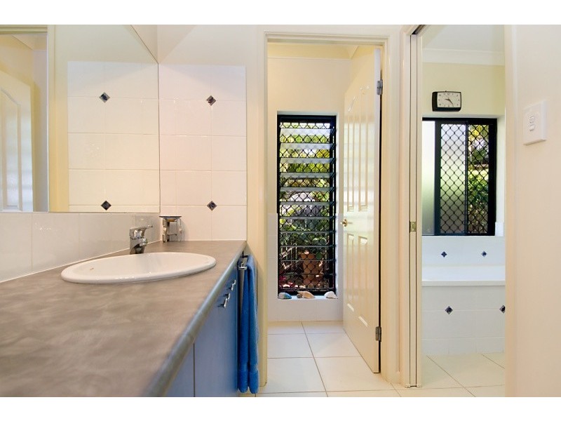 11 Pilosa Street, Redlynch QLD 4870