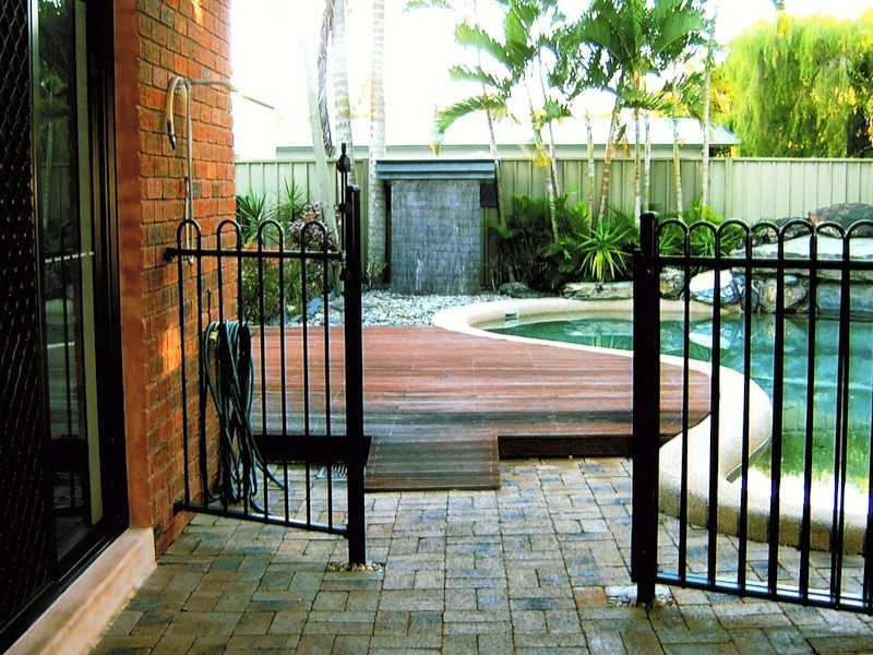 4 Tristania Street, Holloways Beach QLD 4878