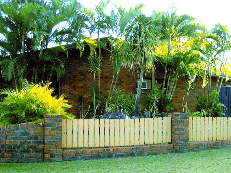 4 Tristania Street, Holloways Beach QLD 4878