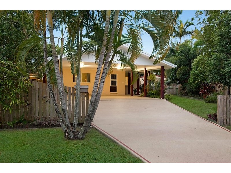 8 Saffron Close, Holloways Beach QLD 4878
