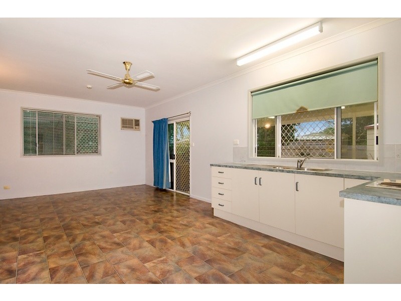 8 Saffron Close, Holloways Beach QLD 4878