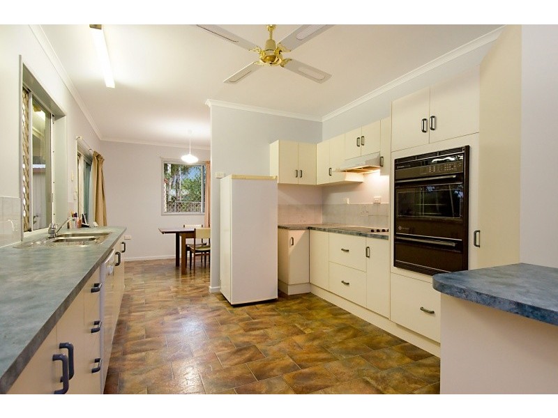 8 Saffron Close, Holloways Beach QLD 4878
