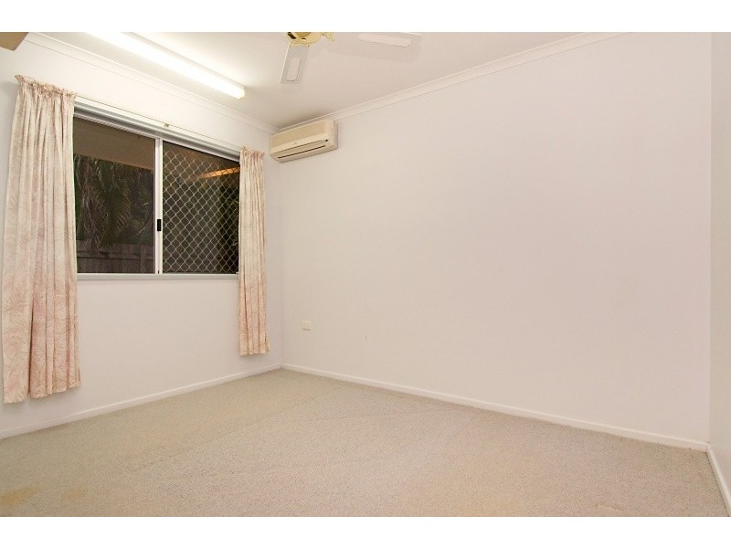 8 Saffron Close, Holloways Beach QLD 4878