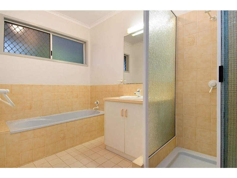 8 Saffron Close, Holloways Beach QLD 4878