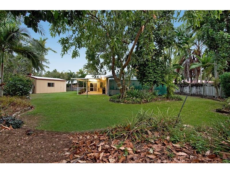 8 Saffron Close, Holloways Beach QLD 4878