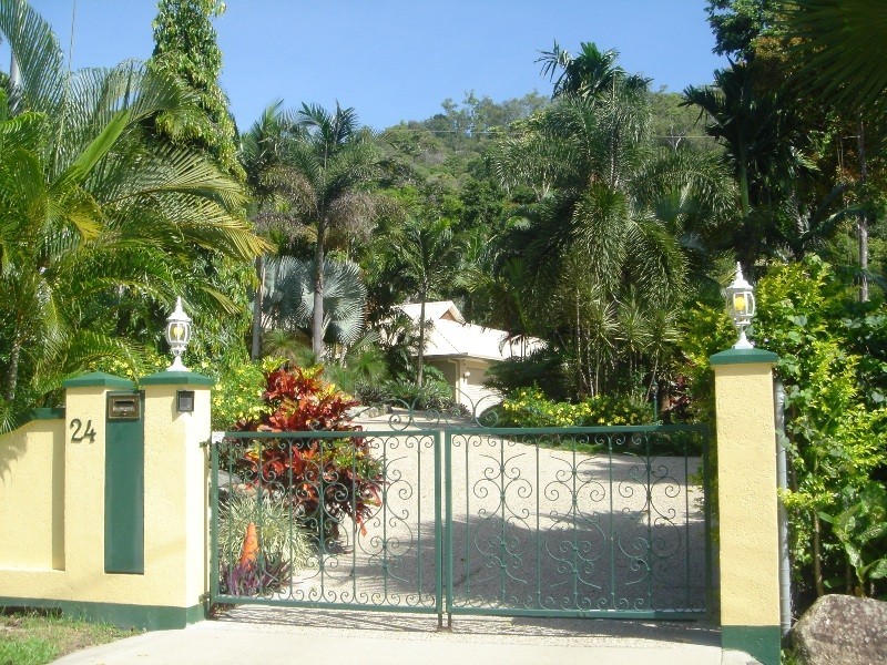 34 – 36 Lark Close, Clifton Beach QLD 4879