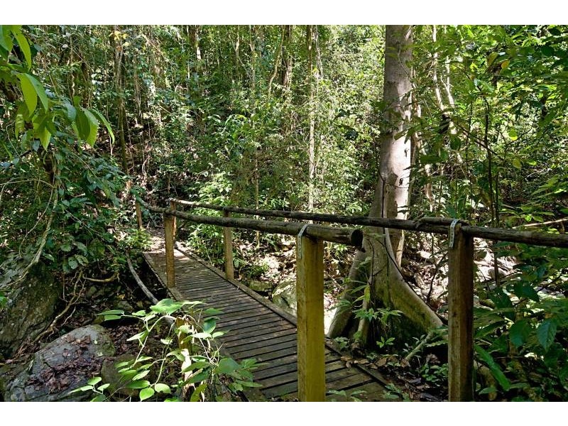 34 – 36 Lark Close, Clifton Beach QLD 4879