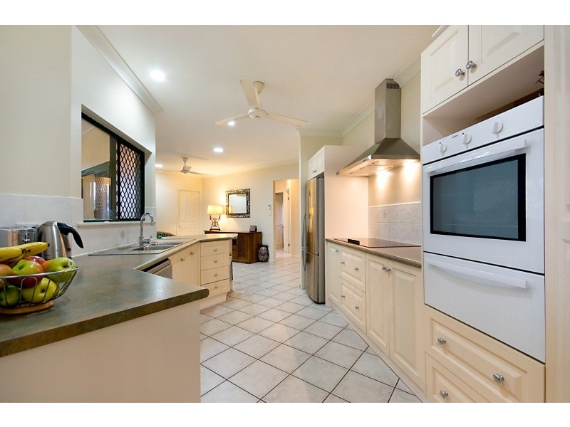 12 Raphis Close, Kamerunga QLD 4870