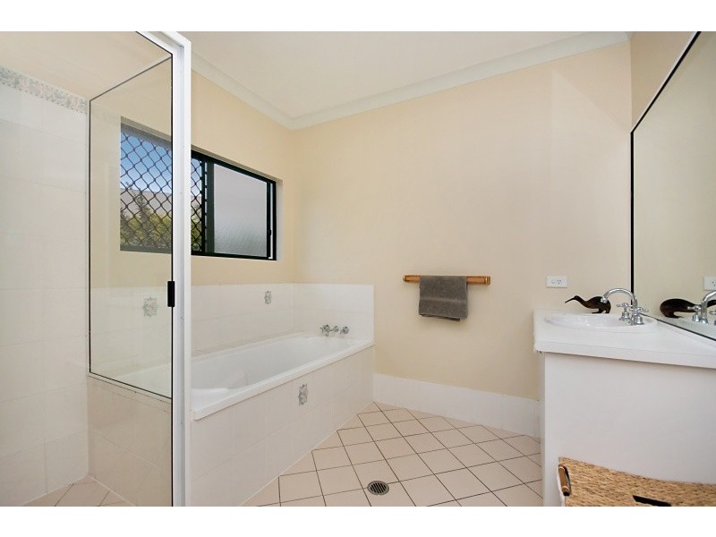 12 Raphis Close, Kamerunga QLD 4870