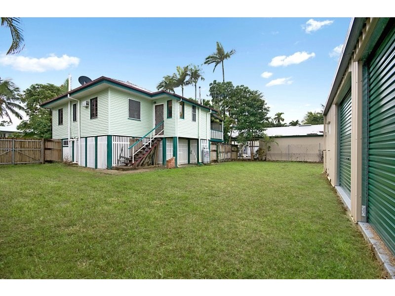 9 George Street, Earlville QLD 4870