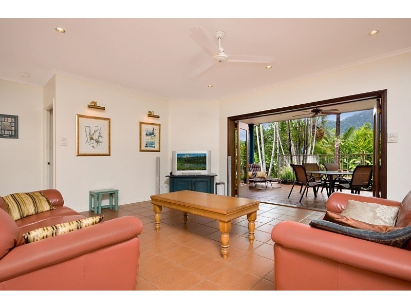 43 Michaelangelo Drive, Redlynch QLD 4870