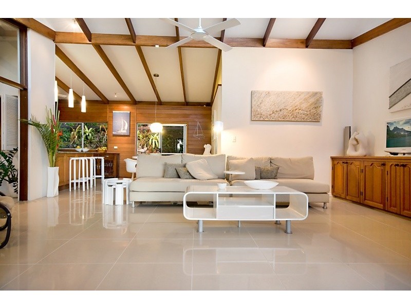 2 Justine Close, Trinity Beach QLD 4879