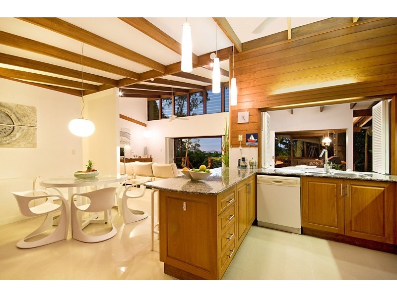 2 Justine Close, Trinity Beach QLD 4879