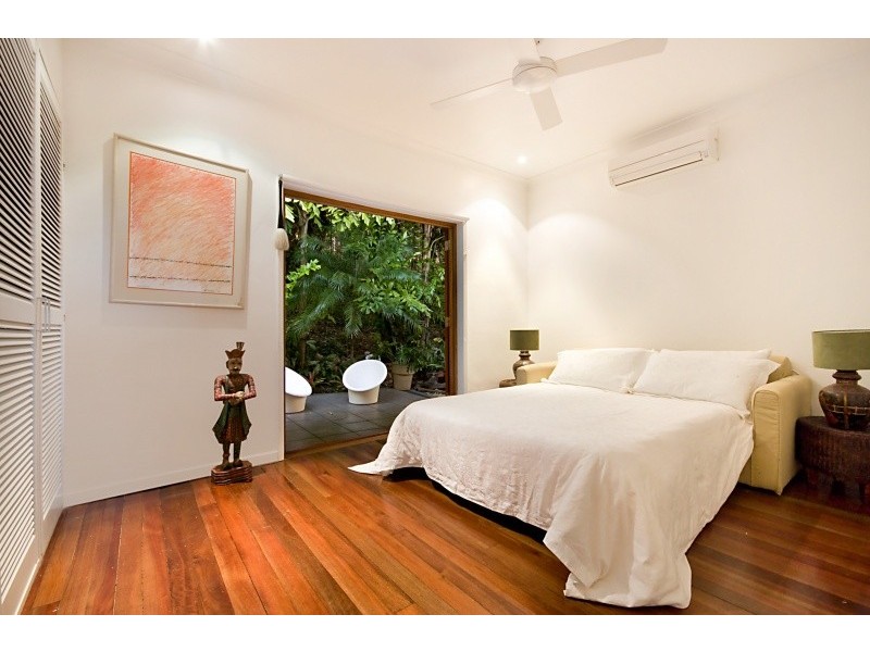 2 Justine Close, Trinity Beach QLD 4879