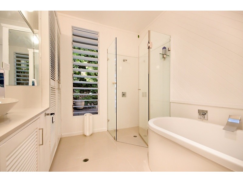 2 Justine Close, Trinity Beach QLD 4879