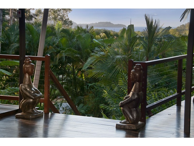 2 Justine Close, Trinity Beach QLD 4879