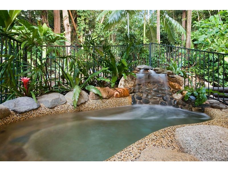 2 Justine Close, Trinity Beach QLD 4879