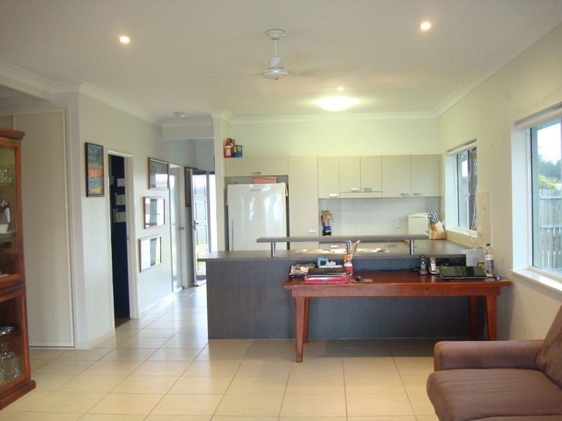 8 Aniston Street, White Rock QLD 4868