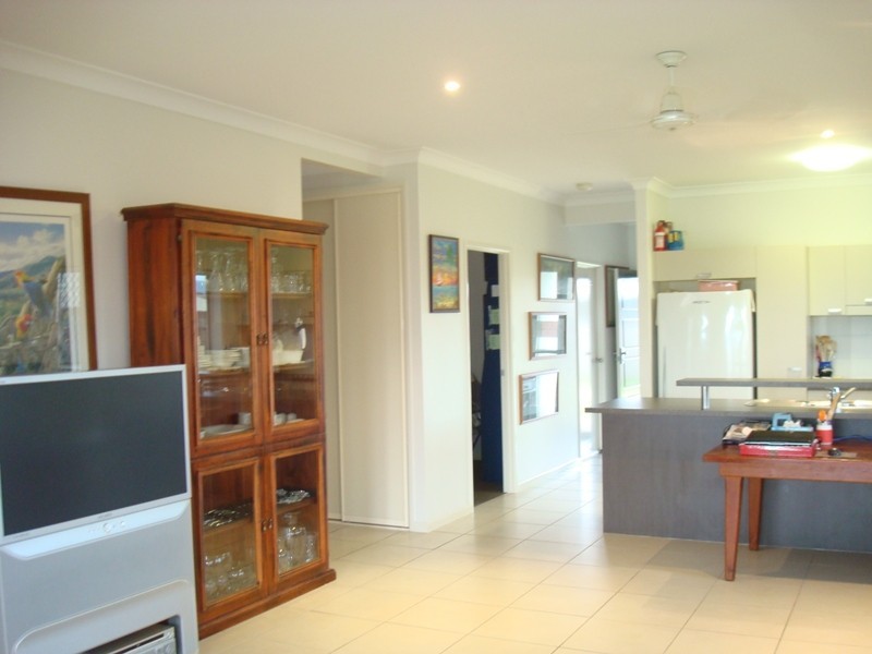 8 Aniston Street, White Rock QLD 4868