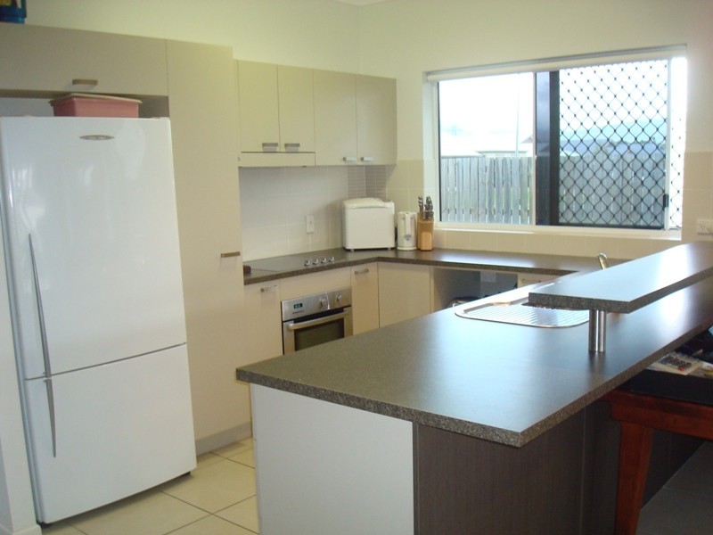 8 Aniston Street, White Rock QLD 4868