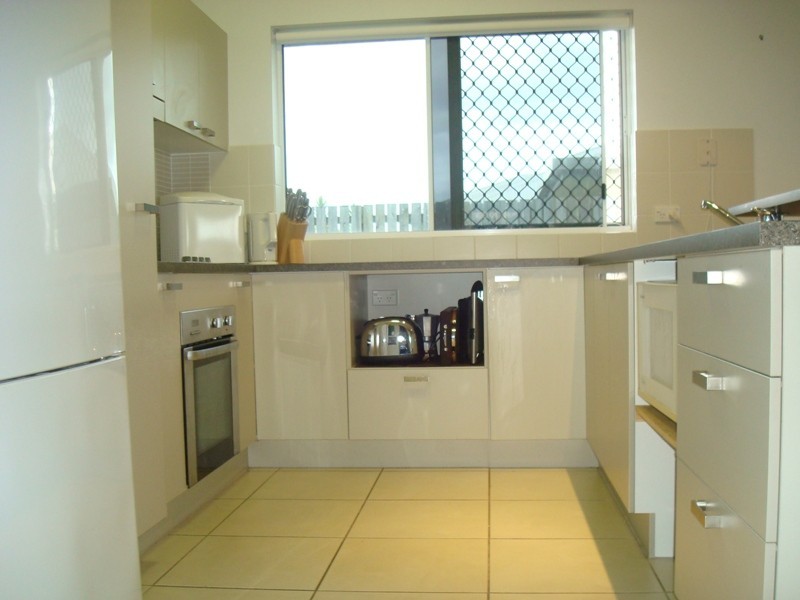 8 Aniston Street, White Rock QLD 4868