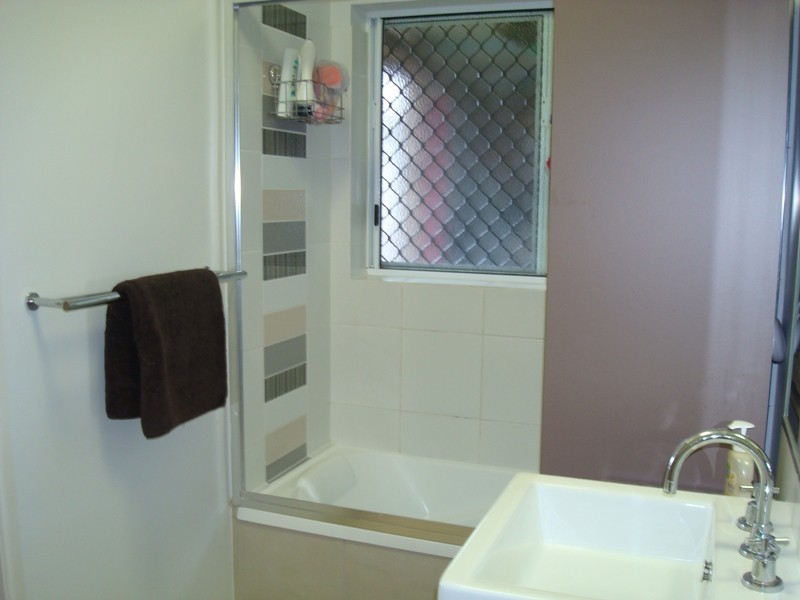 8 Aniston Street, White Rock QLD 4868