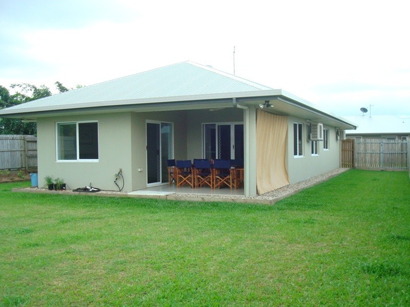 8 Aniston Street, White Rock QLD 4868