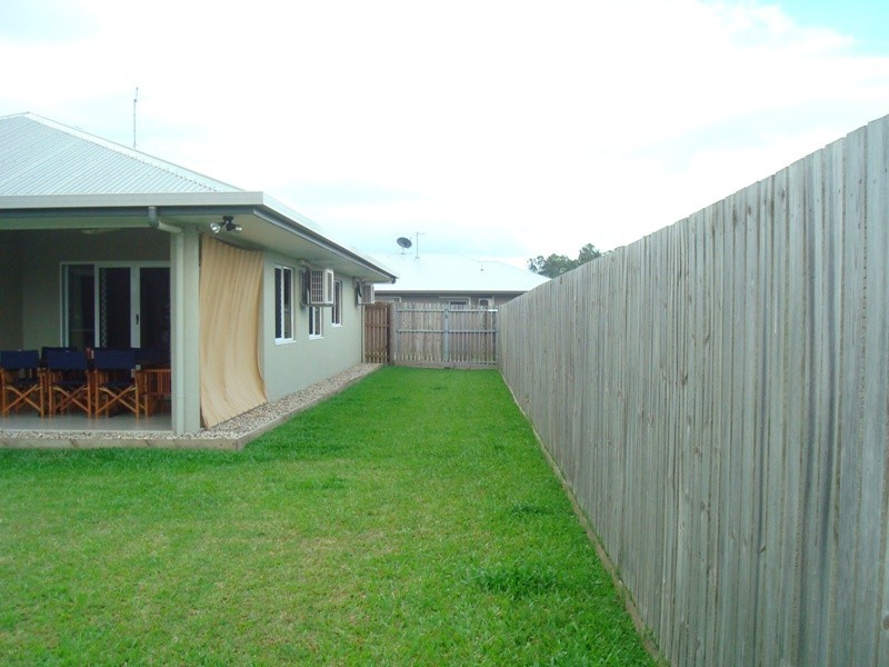 8 Aniston Street, White Rock QLD 4868