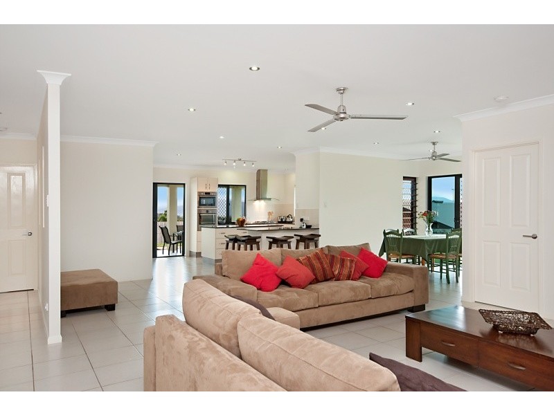 10 Cheyne Close, Bentley Park QLD 4869