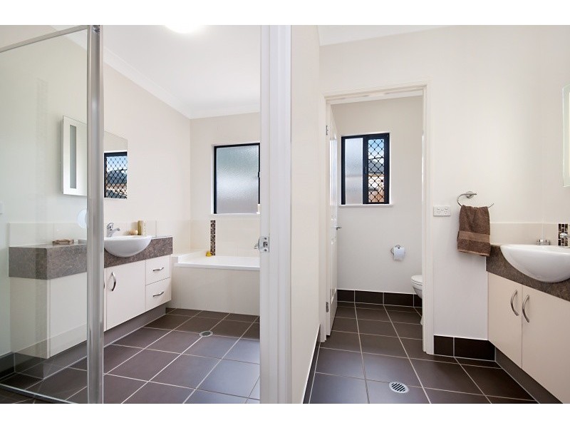 10 Cheyne Close, Bentley Park QLD 4869