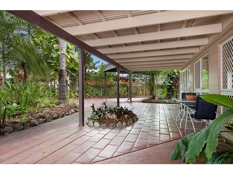 9 Carbeen Close, Holloways Beach QLD 4878