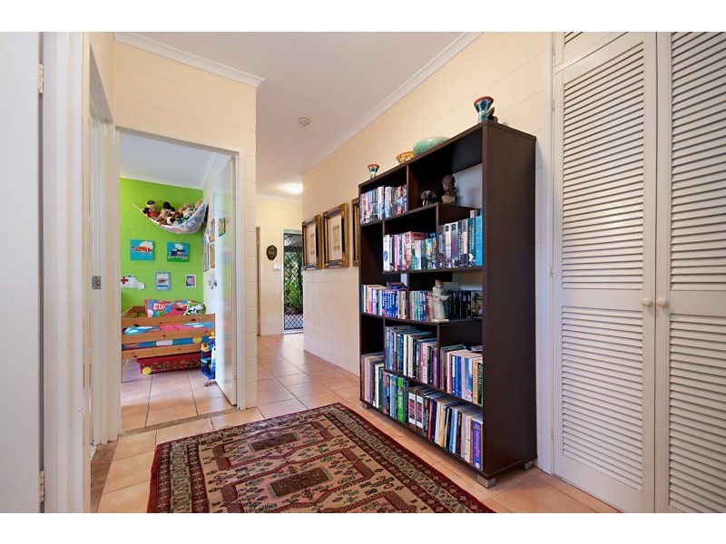 9 Carbeen Close, Holloways Beach QLD 4878