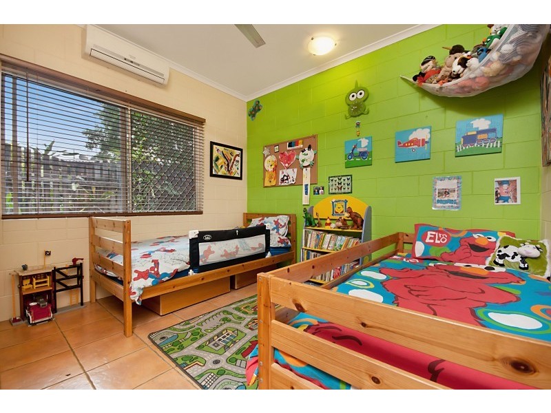 9 Carbeen Close, Holloways Beach QLD 4878