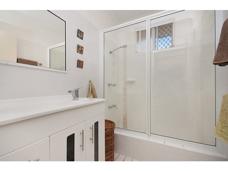 9 Carbeen Close, Holloways Beach QLD 4878