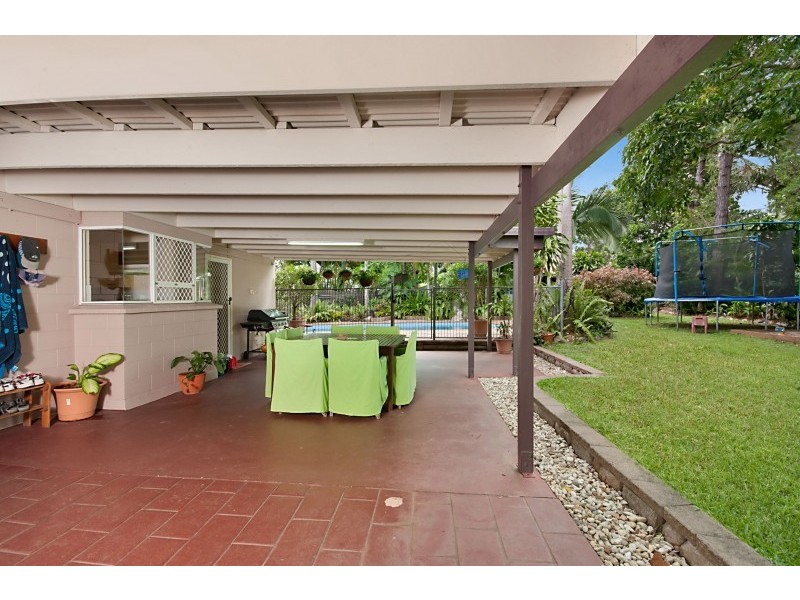 9 Carbeen Close, Holloways Beach QLD 4878