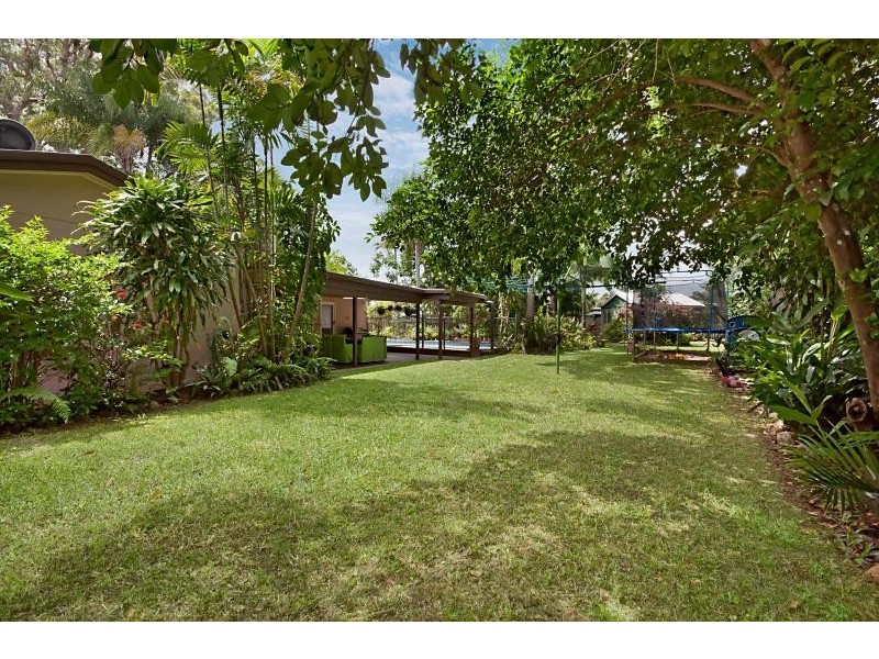 9 Carbeen Close, Holloways Beach QLD 4878
