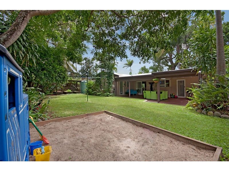 9 Carbeen Close, Holloways Beach QLD 4878