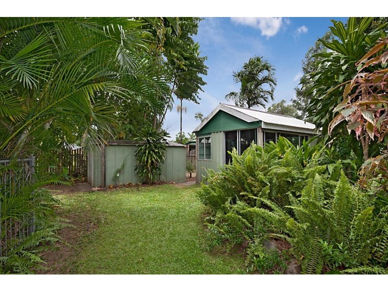 9 Carbeen Close, Holloways Beach QLD 4878