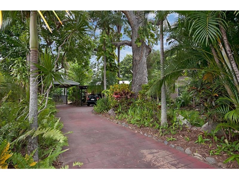 9 Carbeen Close, Holloways Beach QLD 4878